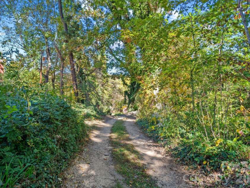 414 Beaucatcher Road, Asheville, NC 28805.  MLS# CAR4314070, YatesRealty ID 13920. 