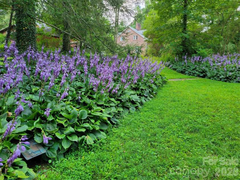 414 Beaucatcher Road, Asheville, NC 28805.  MLS# CAR4314070, YatesRealty ID 13920. 