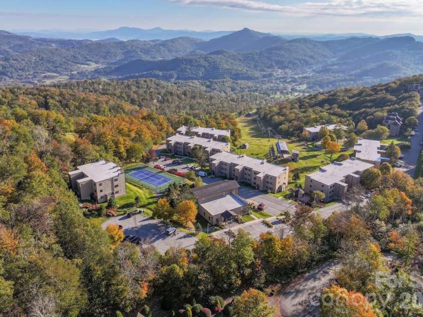 101 Sugar Ski Drive, Banner Elk, NC 28604.  MLS# CAR4368847, YatesRealty ID 13922. 