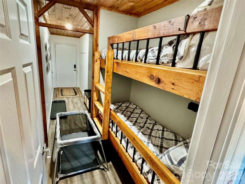 101 Sugar Ski Drive, Banner Elk, NC 28604.  MLS# CAR4368847, YatesRealty ID 13922. 
