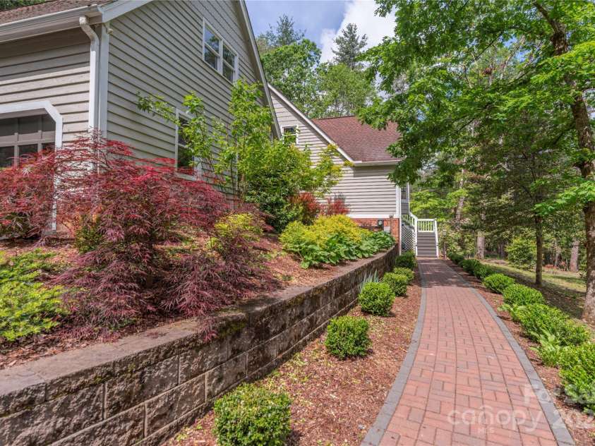 353 Dingle Creek Lane, Asheville, NC 28803.  MLS# CAR4258995, YatesRealty ID 13922. 