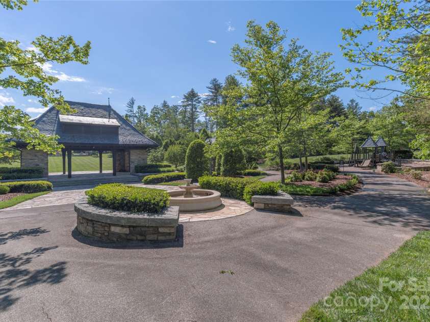 353 Dingle Creek Lane, Asheville, NC 28803.  MLS# CAR4258995, YatesRealty ID 13922. Longmeadow Park