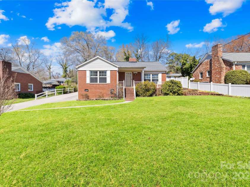 1912 Old West Lane, Gastonia, NC 28052.  MLS# CAR4239885, YatesRealty ID 13923. 