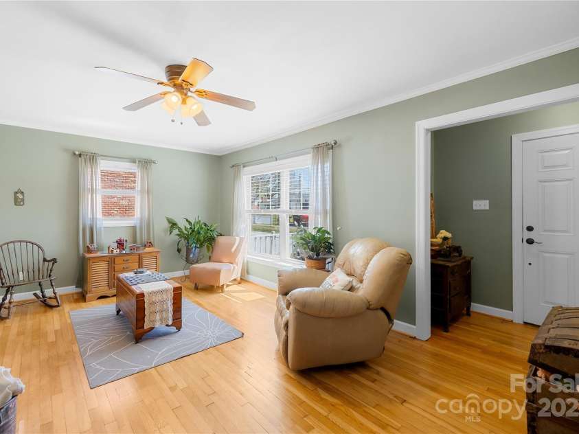 1912 Old West Lane, Gastonia, NC 28052.  MLS# CAR4239885, YatesRealty ID 13923. 