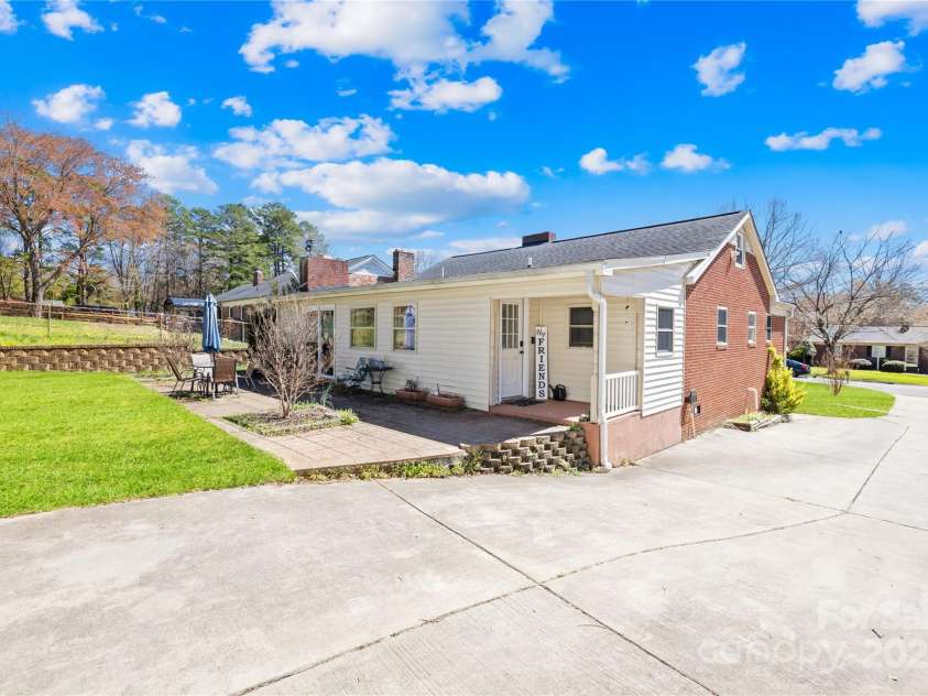 1912 Old West Lane, Gastonia, NC 28052.  MLS# CAR4239885, YatesRealty ID 13923. 