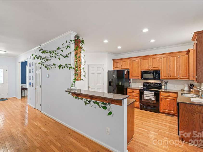 10434 Blackstock Road, Huntersville, NC 28078.  MLS# CAR4257029, YatesRealty ID 13924. Kitchen