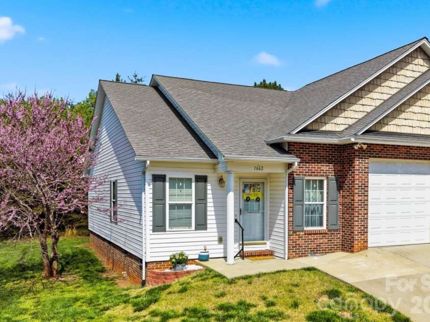1662 Golden Cedar Lane, Newton, NC 28658.  MLS# CAR4359464, YatesRealty ID 13925. 