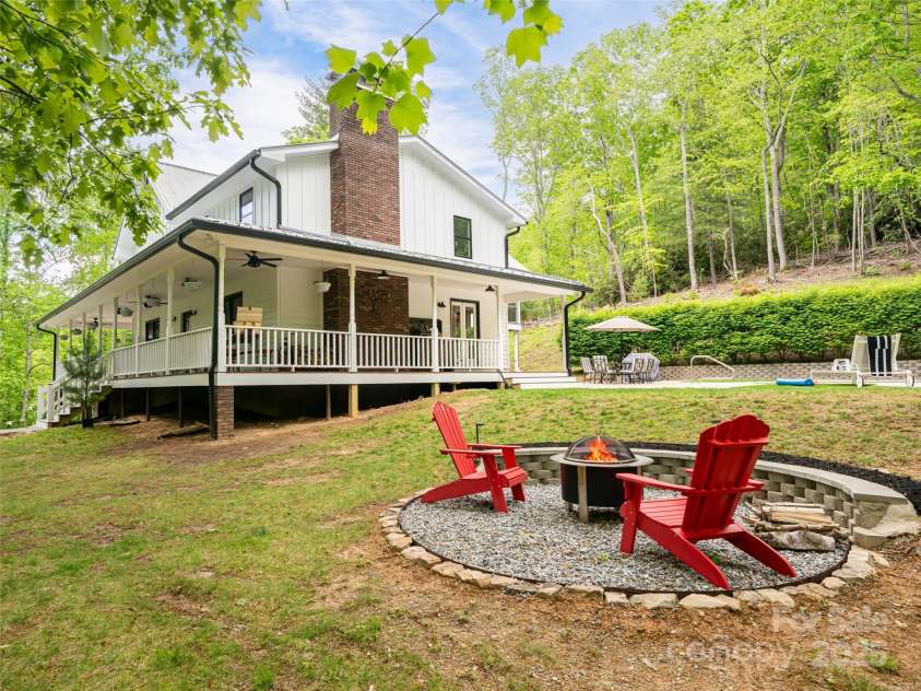 48 Walter Morgan Drive, Asheville, NC 28803.  MLS# CAR4257189, YatesRealty ID 13926. Fire Pit