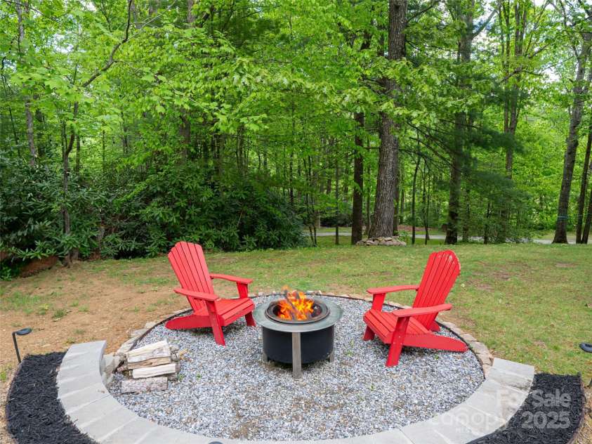 48 Walter Morgan Drive, Asheville, NC 28803.  MLS# CAR4257189, YatesRealty ID 13926. Fire Pit