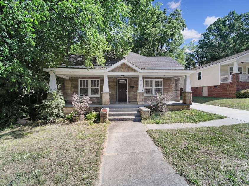 815 Parkwood Avenue, Charlotte, NC 28205.  MLS# CAR4371000, YatesRealty ID 13926. 