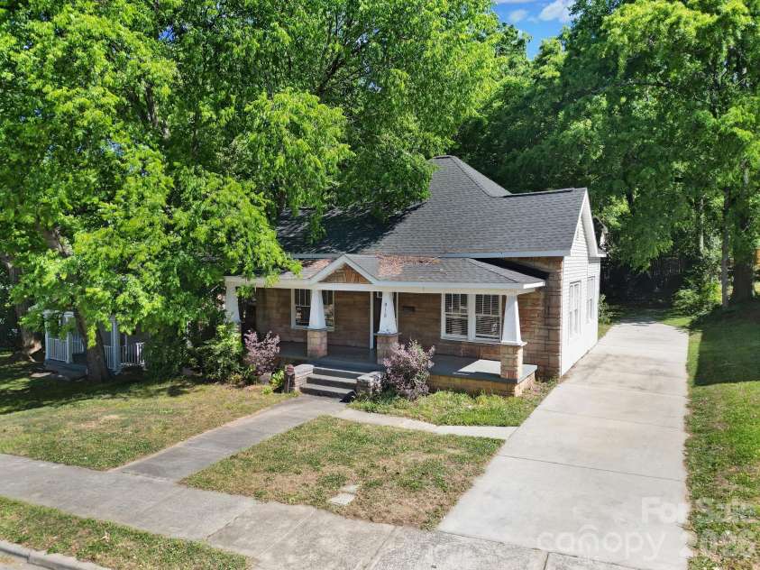 815 Parkwood Avenue, Charlotte, NC 28205.  MLS# CAR4371000, YatesRealty ID 13926. 