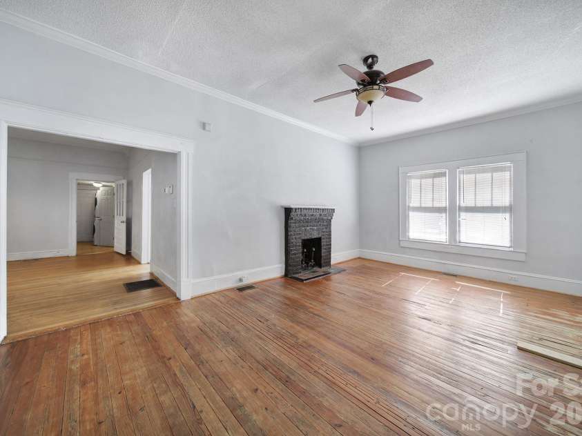 815 Parkwood Avenue, Charlotte, NC 28205.  MLS# CAR4371000, YatesRealty ID 13926. 
