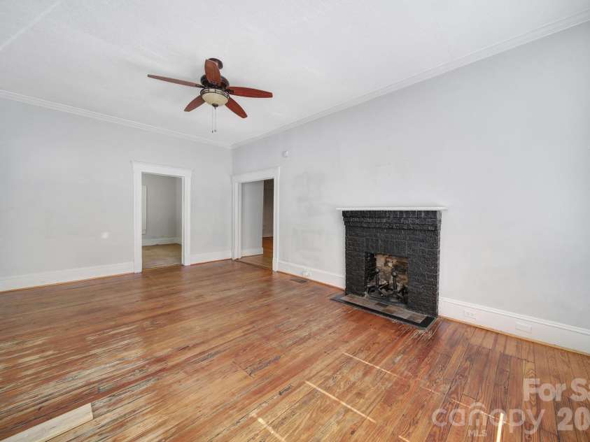 815 Parkwood Avenue, Charlotte, NC 28205.  MLS# CAR4371000, YatesRealty ID 13926. 
