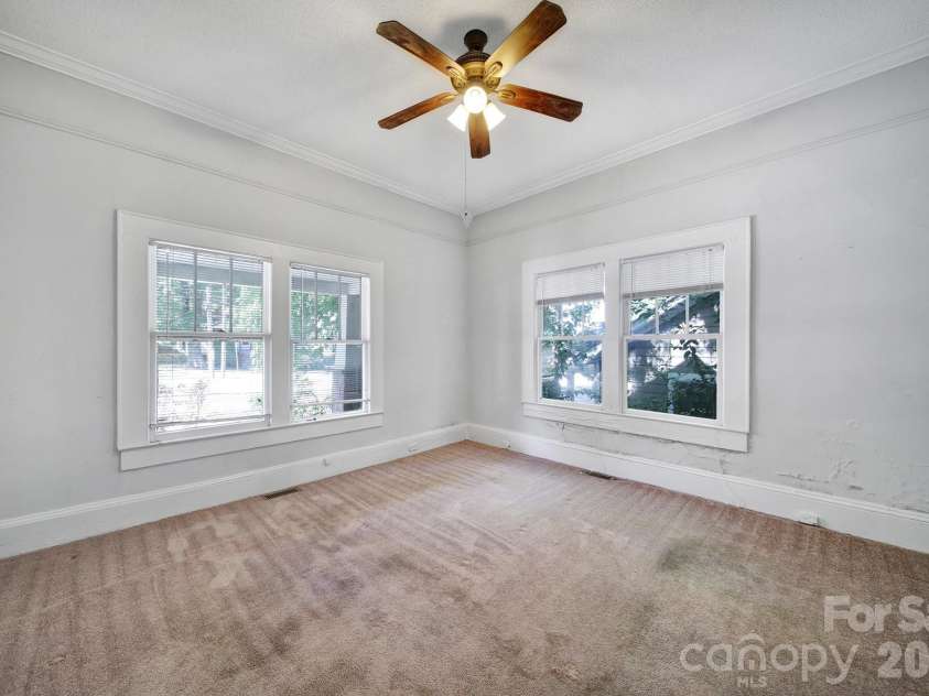 815 Parkwood Avenue, Charlotte, NC 28205.  MLS# CAR4371000, YatesRealty ID 13926. 