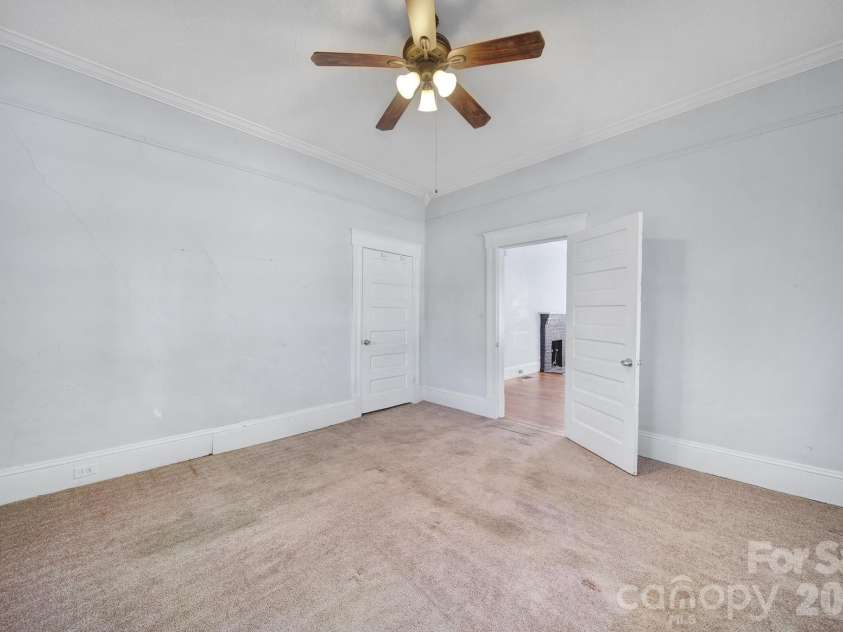 815 Parkwood Avenue, Charlotte, NC 28205.  MLS# CAR4371000, YatesRealty ID 13926. 