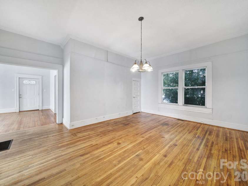 815 Parkwood Avenue, Charlotte, NC 28205.  MLS# CAR4371000, YatesRealty ID 13926. 