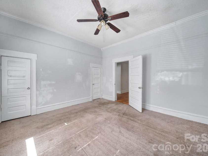 815 Parkwood Avenue, Charlotte, NC 28205.  MLS# CAR4371000, YatesRealty ID 13926. 