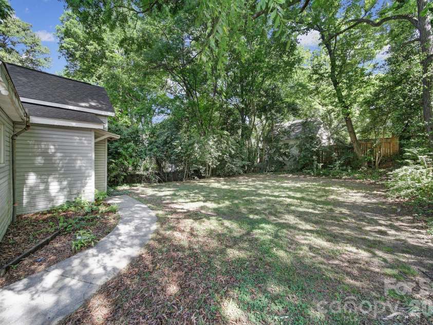 815 Parkwood Avenue, Charlotte, NC 28205.  MLS# CAR4371000, YatesRealty ID 13926. 