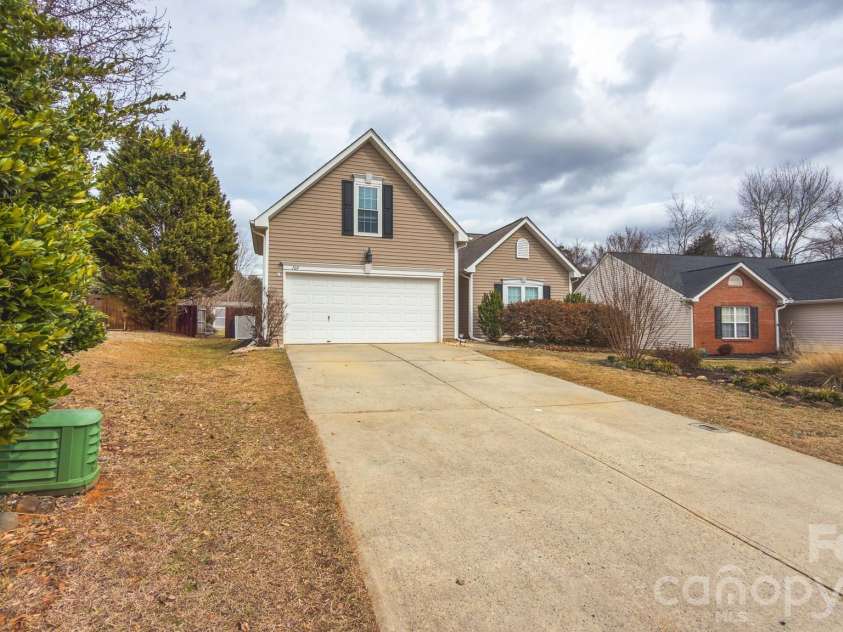 105 Milroy Lane, Mooresville, NC 28115.  MLS# CAR4355248, YatesRealty ID 13927. 
