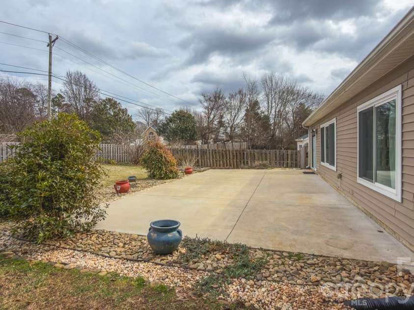 105 Milroy Lane, Mooresville, NC 28115.  MLS# CAR4355248, YatesRealty ID 13927. 