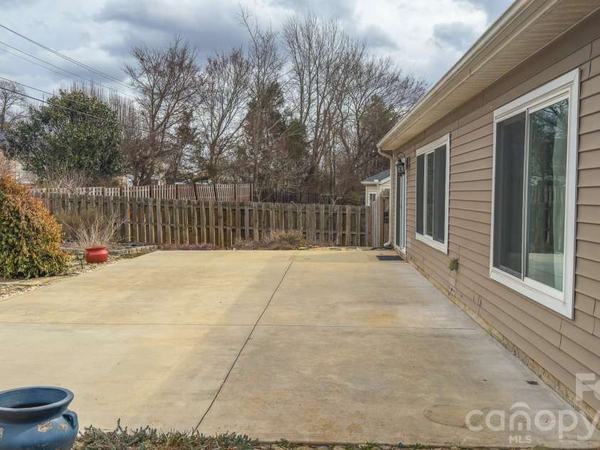 105 Milroy Lane, Mooresville, NC 28115.  MLS# CAR4355248, YatesRealty ID 13927. 