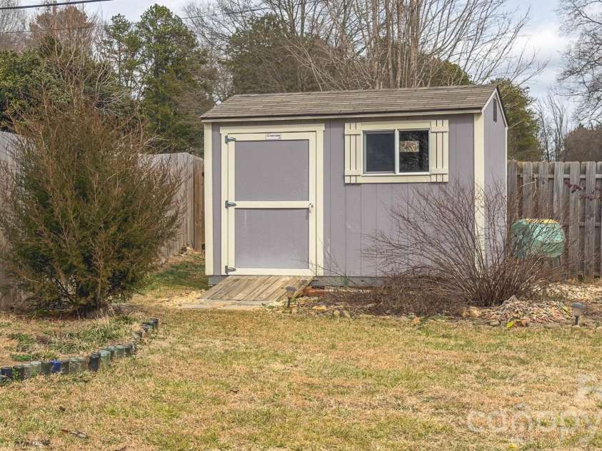 105 Milroy Lane, Mooresville, NC 28115.  MLS# CAR4355248, YatesRealty ID 13927. 