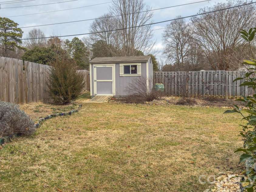 105 Milroy Lane, Mooresville, NC 28115.  MLS# CAR4355248, YatesRealty ID 13927. 