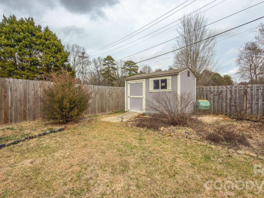 105 Milroy Lane, Mooresville, NC 28115.  MLS# CAR4355248, YatesRealty ID 13927. 