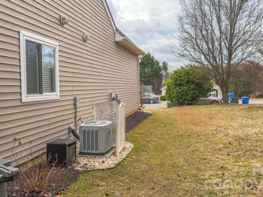 105 Milroy Lane, Mooresville, NC 28115.  MLS# CAR4355248, YatesRealty ID 13927. 