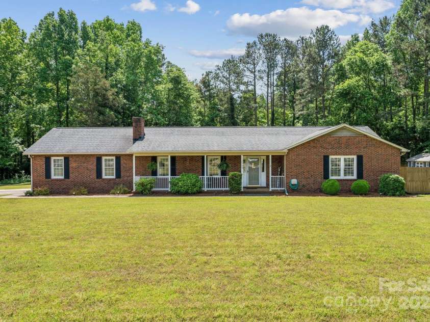 1753 Elmwood Drive, Rock Hill, SC 29730.  MLS# CAR4257327, YatesRealty ID 13927. 