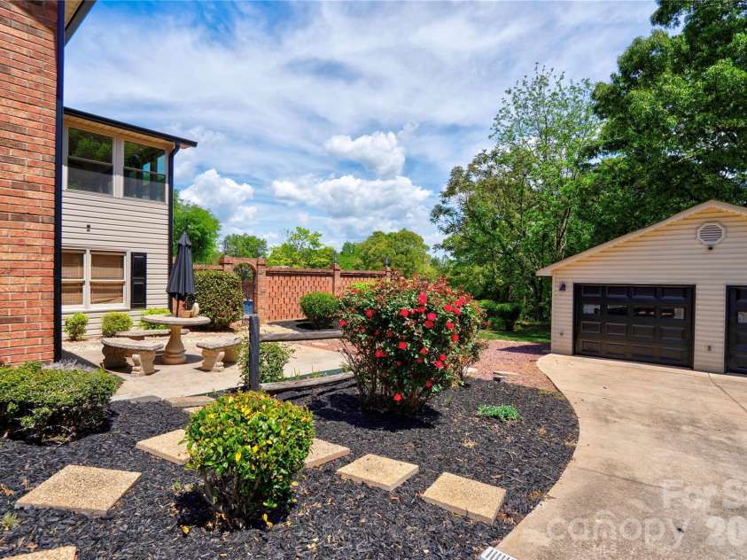 176 Knollwood Drive, Forest City, NC 28043.  MLS# CAR4372409, YatesRealty ID 13928. 