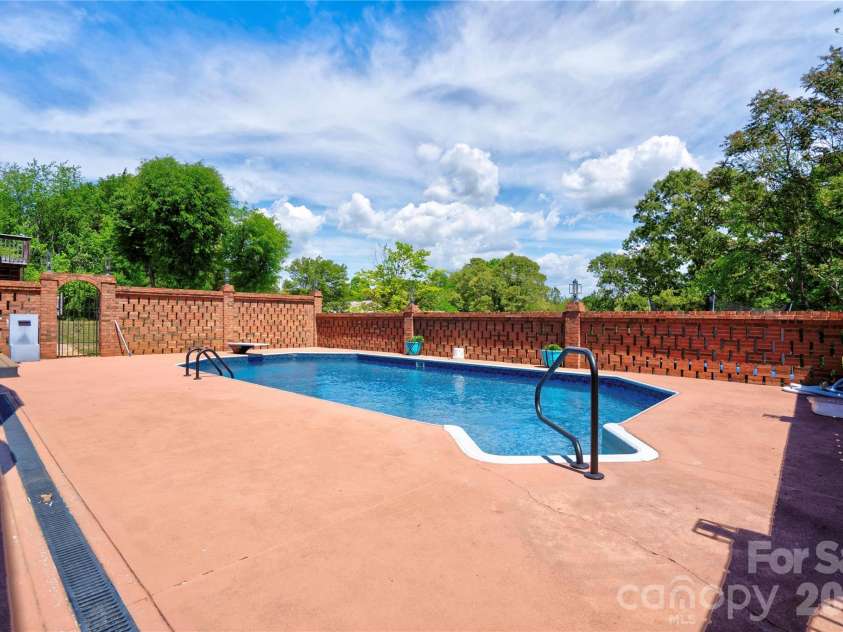 176 Knollwood Drive, Forest City, NC 28043.  MLS# CAR4372409, YatesRealty ID 13928. 