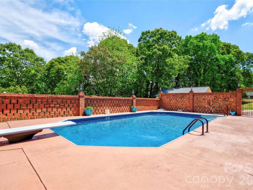 176 Knollwood Drive, Forest City, NC 28043.  MLS# CAR4372409, YatesRealty ID 13928. 