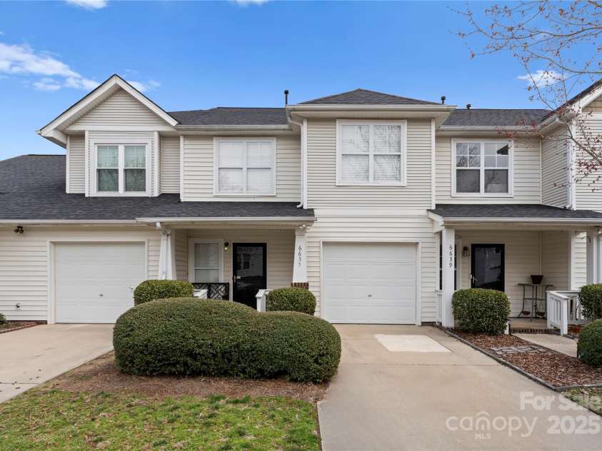 6635 Vlosi Drive, Charlotte, NC 28226.  MLS# CAR4235727, YatesRealty ID 13928. 