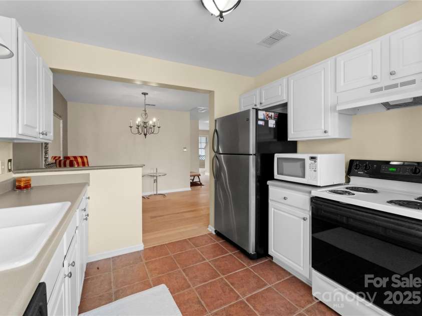 6635 Vlosi Drive, Charlotte, NC 28226.  MLS# CAR4235727, YatesRealty ID 13928. 