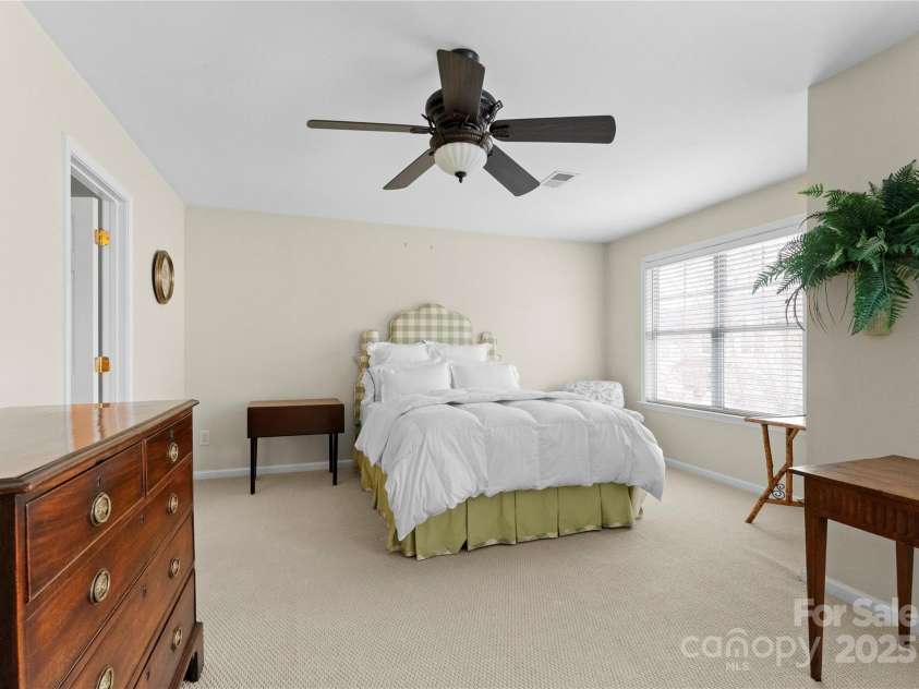 6635 Vlosi Drive, Charlotte, NC 28226.  MLS# CAR4235727, YatesRealty ID 13928. 