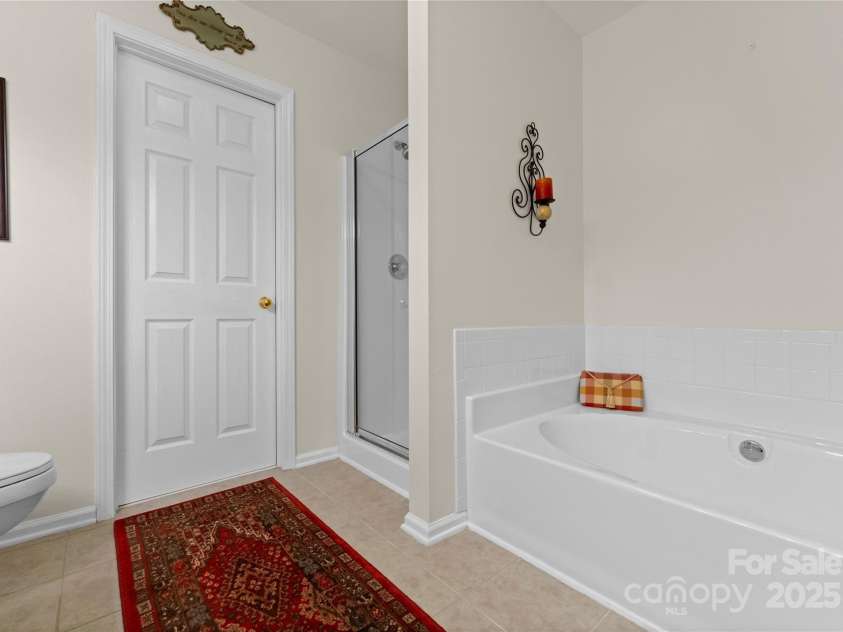 6635 Vlosi Drive, Charlotte, NC 28226.  MLS# CAR4235727, YatesRealty ID 13928. 