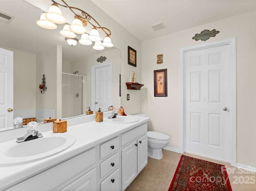 6635 Vlosi Drive, Charlotte, NC 28226.  MLS# CAR4235727, YatesRealty ID 13928. 
