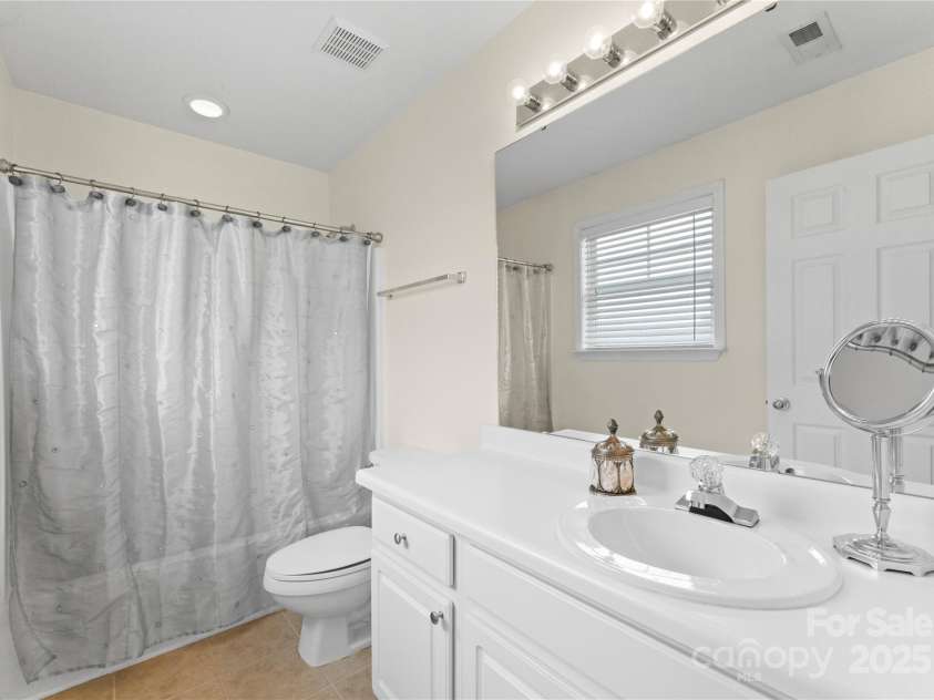 6635 Vlosi Drive, Charlotte, NC 28226.  MLS# CAR4235727, YatesRealty ID 13928. 
