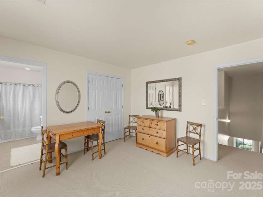 6635 Vlosi Drive, Charlotte, NC 28226.  MLS# CAR4235727, YatesRealty ID 13928. 