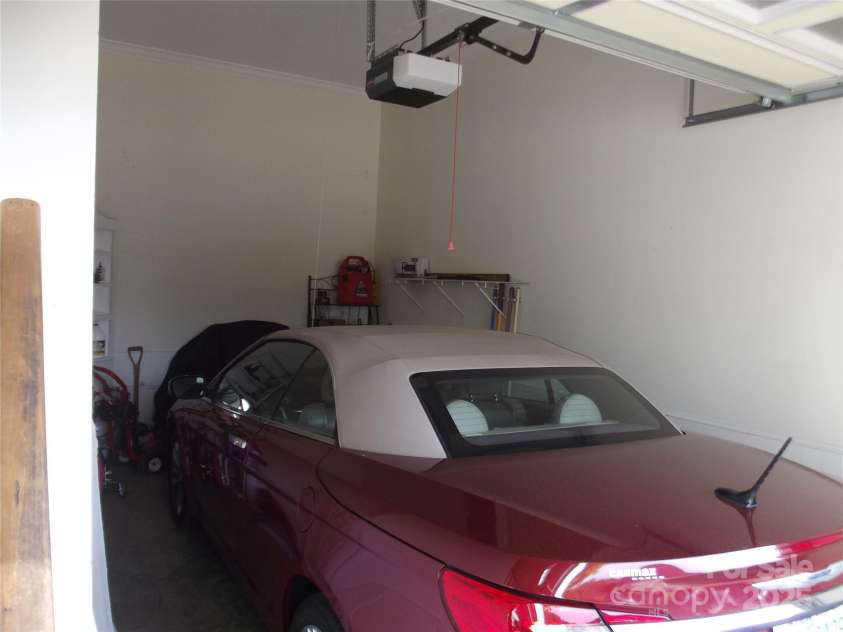 1502 Mulberry Ridge Drive, Newton, NC 28658.  MLS# CAR4252057, YatesRealty ID 13929. Large Single Garage