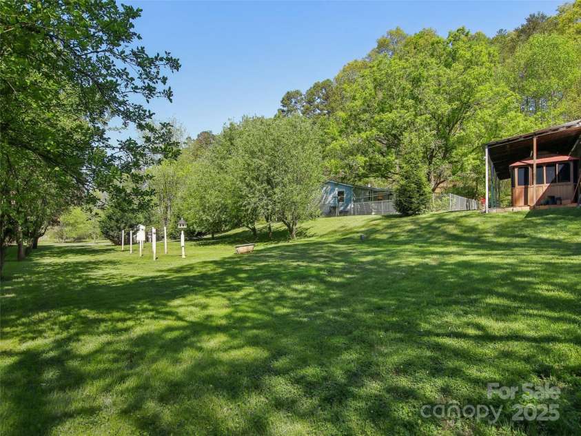 30 Griffin Lane, Candler, NC 28715.  MLS# CAR4253020, YatesRealty ID 13929. 