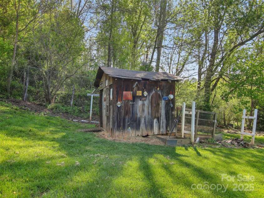 30 Griffin Lane, Candler, NC 28715.  MLS# CAR4253020, YatesRealty ID 13929. 