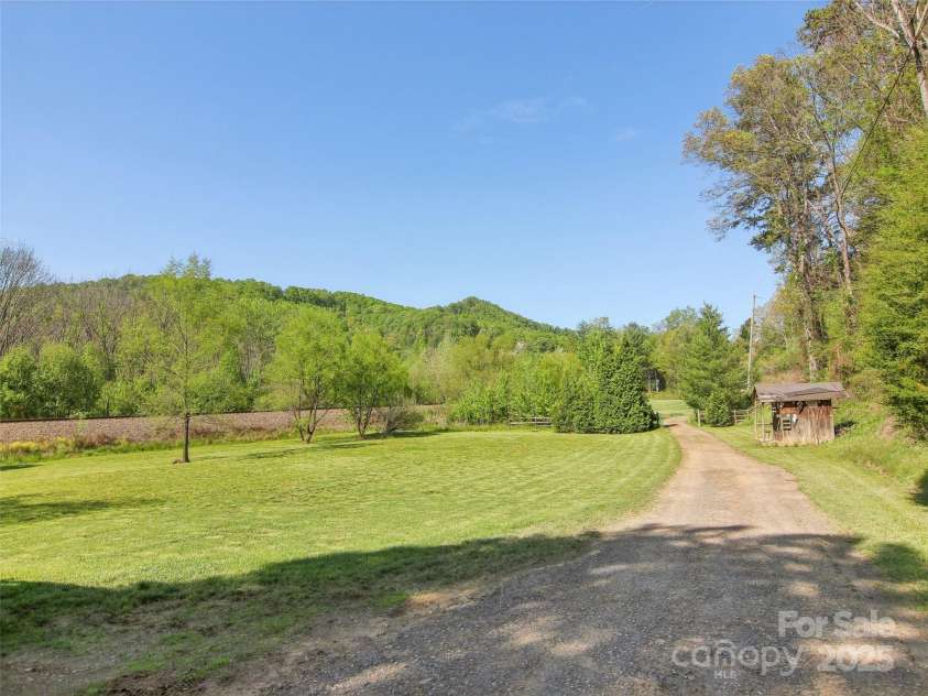 30 Griffin Lane, Candler, NC 28715.  MLS# CAR4253020, YatesRealty ID 13929. 