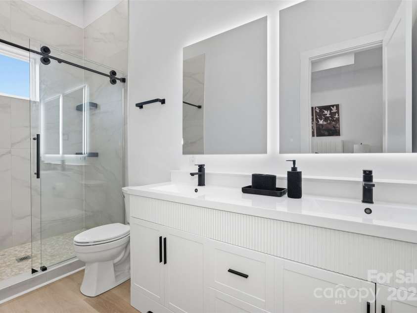 45 Richland Street, Waynesville, NC 28786.  MLS# CAR4331469, YatesRealty ID 1393. Full Bath