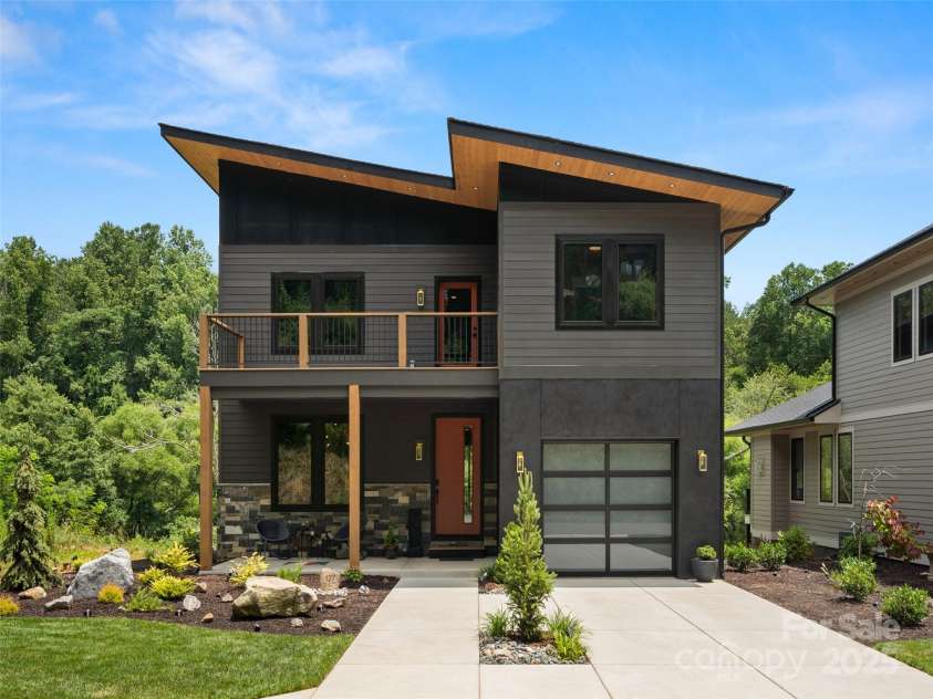 127 Rough Bark Trail, Asheville, NC 28806.  MLS# CAR4245561, YatesRealty ID 13930. 