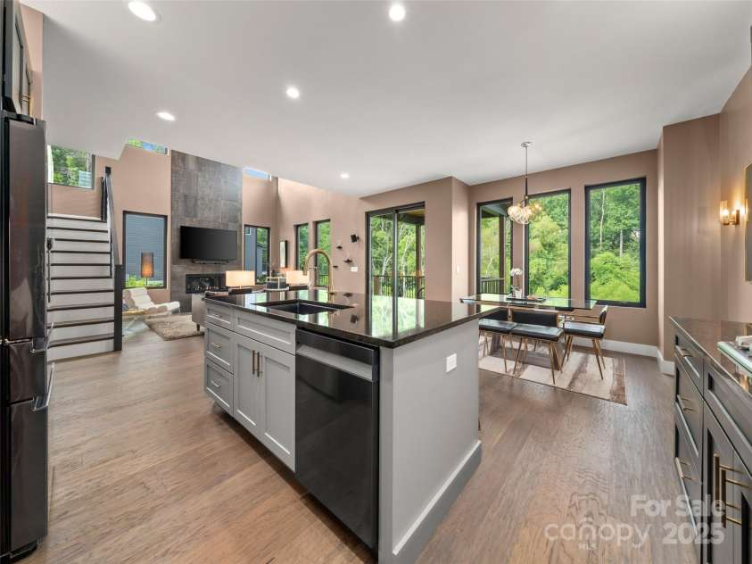 127 Rough Bark Trail, Asheville, NC 28806.  MLS# CAR4245561, YatesRealty ID 13930. 