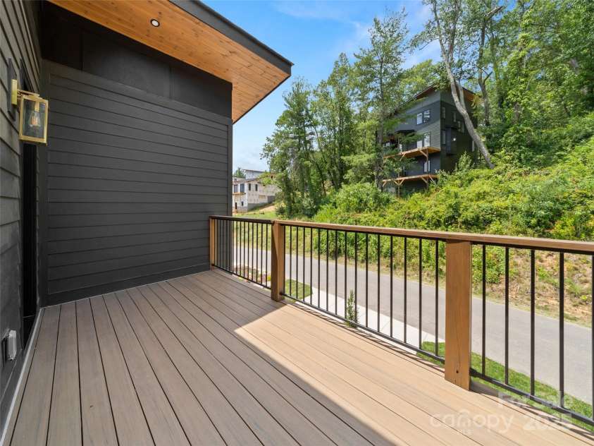127 Rough Bark Trail, Asheville, NC 28806.  MLS# CAR4245561, YatesRealty ID 13930. 
