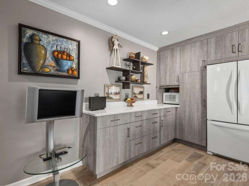 321 Britton Creek Drive, Hendersonville, NC 28791.  MLS# CAR4398134, YatesRealty ID 13930. Coffee Bar & Built-in Storage
