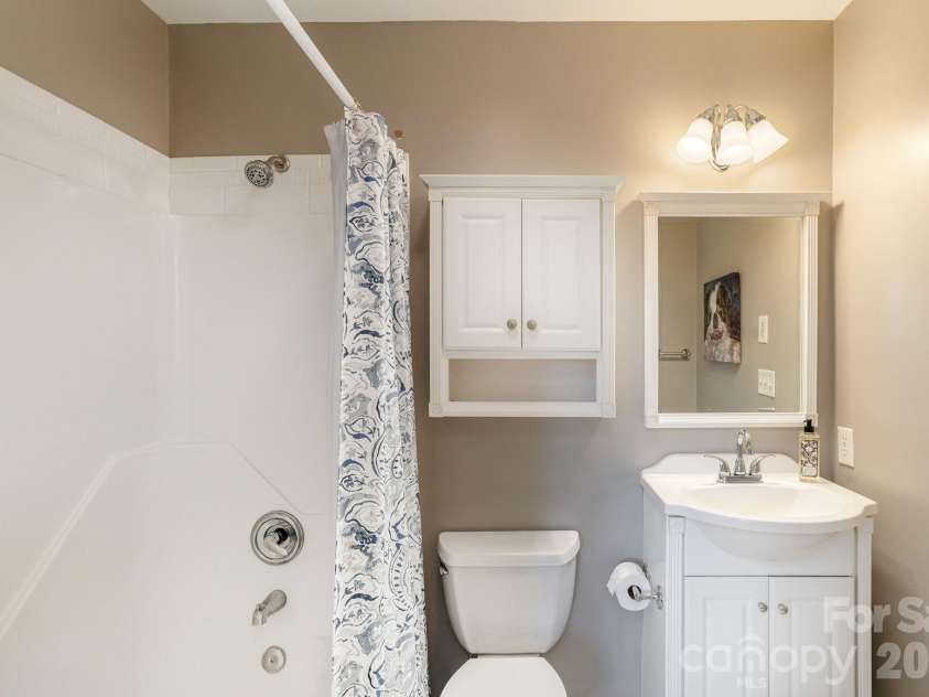 321 Britton Creek Drive, Hendersonville, NC 28791.  MLS# CAR4398134, YatesRealty ID 13930. Guest Bathroom